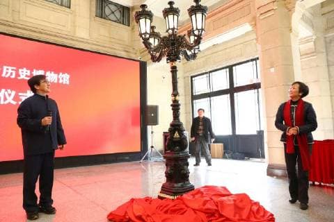 Hong Kong kungfu star Jackie Chan attends a ceremony to mark his donation of an antique street lamp and six replicas to the Shanghai History Museum in Shanghai, China, 17 December 2017. Jackie Chan on Sunday (17 December 2017) donated an antique street lamp and six replicas to the Shanghai History Museum. The 63-year-old film actor posed for pictures with one of the replicas during a ceremony at the museum at 325 Nanjing Road W. The original lamp is undergoing restoration, the museum said. Chan, a keen antiques collector outside his movie career, said he spotted a number of ornate street lamps on sale while filming in the United States many years ago. The Taiwan couple selling them said they were from Shanghai during the Republic of China (1912-1949) period. He bought 19 lamps from the couple at up to US$4,500 each and had them shipped  pbu726482_15