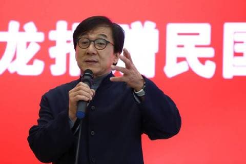 Hong Kong kungfu star Jackie Chan attends a ceremony to mark his donation of an antique street lamp and six replicas to the Shanghai History Museum in Shanghai, China, 17 December 2017. Jackie Chan on Sunday (17 December 2017) donated an antique street lamp and six replicas to the Shanghai History Museum. The 63-year-old film actor posed for pictures with one of the replicas during a ceremony at the museum at 325 Nanjing Road W. The original lamp is undergoing restoration, the museum said. Chan, a keen antiques collector outside his movie career, said he spotted a number of ornate street lamps on sale while filming in the United States many years ago. The Taiwan couple selling them said they were from Shanghai during the Republic of China (1912-1949) period. He bought 19 lamps from the couple at up to US$4,500 each and had them shipped  pbu726482_17