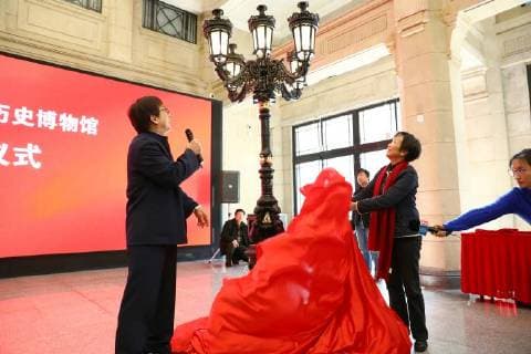 Hong Kong kungfu star Jackie Chan attends a ceremony to mark his donation of an antique street lamp and six replicas to the Shanghai History Museum in Shanghai, China, 17 December 2017. Jackie Chan on Sunday (17 December 2017) donated an antique street lamp and six replicas to the Shanghai History Museum. The 63-year-old film actor posed for pictures with one of the replicas during a ceremony at the museum at 325 Nanjing Road W. The original lamp is undergoing restoration, the museum said. Chan, a keen antiques collector outside his movie career, said he spotted a number of ornate street lamps on sale while filming in the United States many years ago. The Taiwan couple selling them said they were from Shanghai during the Republic of China (1912-1949) period. He bought 19 lamps from the couple at up to US$4,500 each and had them shipped  pbu726482_19