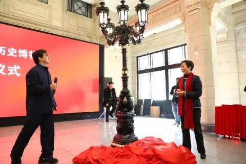 Hong Kong kungfu star Jackie Chan unveils one of the six replicas during a ceremony to mark his donation of an antique street lamp and six replicas to the Shanghai History Museum in Shanghai, China, 17 December 2017. Jackie Chan on Sunday (17 December 2017) donated an antique street lamp and six replicas to the Shanghai History Museum. The 63-year-old film actor posed for pictures with one of the replicas during a ceremony at the museum at 325 Nanjing Road W. The original lamp is undergoing restoration, the museum said. Chan, a keen antiques collector outside his movie career, said he spotted a number of ornate street lamps on sale while filming in the United States many years ago. The Taiwan couple selling them said they were from Shanghai during the Republic of China (1912-1949) period. He bought 19 lamps from the couple at up to US$  pbu726482_23