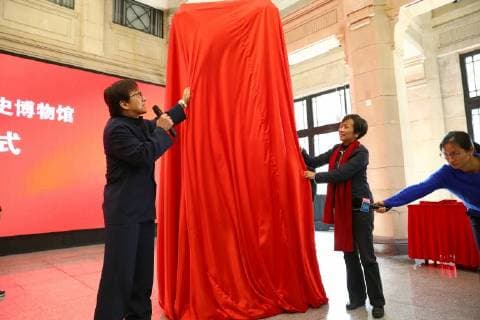 Hong Kong kungfu star Jackie Chan attends a ceremony to mark his donation of an antique street lamp and six replicas to the Shanghai History Museum in Shanghai, China, 17 December 2017. Jackie Chan on Sunday (17 December 2017) donated an antique street lamp and six replicas to the Shanghai History Museum. The 63-year-old film actor posed for pictures with one of the replicas during a ceremony at the museum at 325 Nanjing Road W. The original lamp is undergoing restoration, the museum said. Chan, a keen antiques collector outside his movie career, said he spotted a number of ornate street lamps on sale while filming in the United States many years ago. The Taiwan couple selling them said they were from Shanghai during the Republic of China (1912-1949) period. He bought 19 lamps from the couple at up to US$4,500 each and had them shipped  pbu726482_15