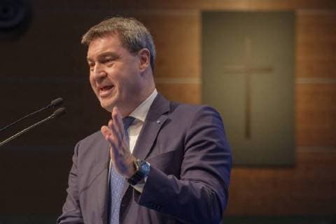 Markus SOEDER (SÖDER) spricht vor christlichem Kreuz. CSU Parteitag, am 16.12.2017 in Nuernberg M E S S E N U E R N B E R G Deutschland. *** Markus SOEDER SÖDER speaks before Christian cross CSU party conference on 16 12 2017 in Nuremberg M E S S E N U R N B E R G Germany