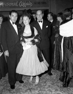 Personal Affair , opened at the Leicester Square Theatre , Lodnon . Stars of the film Glynis Johns and Leo Genn , at the first night performance. 23 October 1953, United Kingdom England Copyright: Topfoto  !ACHTUNG AUFNAHMEDATUM GESCHÄTZT! UnitedArchives1312147