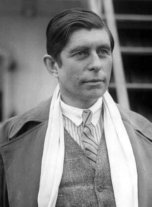 Knud Rasmussen , who for the past 22 years has explored the Arctic , arrived on board the SS Aurania , today 31 March 1925, at New York . He is en route to Canada and is stopping at New York to thank the National Geographic Society for the presentation of a gold medal given to the explorer by the US Minister at Copenhagen , earlier this month . Born in Greenland and educated in Denmark , Rasmussen returned from an expedition last December , 1924 , which he started in 1921 ., New York City New York United States Copyright: Topfoto  !ACHTUNG AUFNAHMEDATUM GESCHÄTZT! UnitedArchives1316251