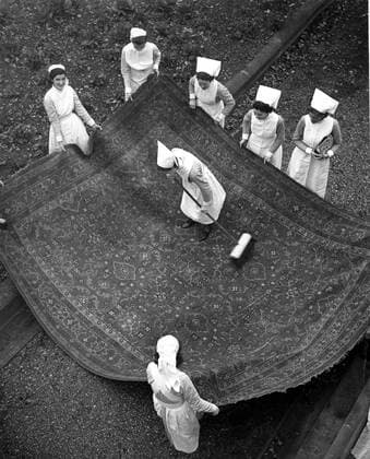 St Nicholas Hospital, Tewson Road, Plumstead. Hospital nurses clean up after a night raid. 1940, London United Kingdom England Copyright: Topfoto  !ACHTUNG AUFNAHMEDATUM GESCHÄTZT! UnitedArchives1317109