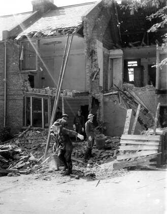 Home front 1940. Bomb damage at Crayford., London United Kingdom England Copyright: Topfoto  !ACHTUNG AUFNAHMEDATUM GESCHÄTZT! UnitedArchives1317188