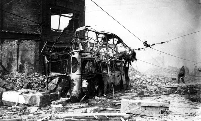 Blitz memories. The shattered remains of a bomb wrecked trolley bus, victim of the Luftwaffe after a large-scale divebombing attack on Coventry. This brutal attack on the Cathedral city, which caused devastation and many casualties happened in 1940., Coventry Midlands United Kingdom England Copyright: Topfoto  !ACHTUNG AUFNAHMEDATUM GESCHÄTZT! UnitedArchives1323200