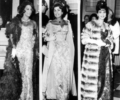 Stars of the fashion world as well as of opera, (left to right) singers Patrice Munsel, in a silver embroidered white gown with red ostrich cape; Roberta Peters, in crystal embroidered gold satin gown; and Rosalind Elias, in Chinchilla and silk, attended the opening of the Metropolitan Opera s 79th season. 15 October 1963, New York City New York United States Copyright: Topfoto  !ACHTUNG AUFNAHMEDATUM GESCHÄTZT! UnitedArchives1330259