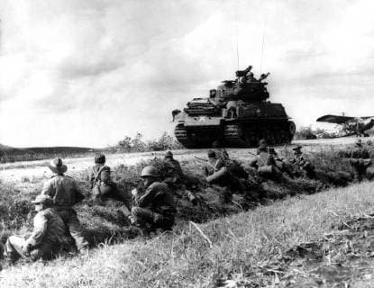 The leading tank of the spearhead attack by the British Brigade , was held up by about 300 enemy dug in the orchard on the left . A spotter aircraft landed on the roadway and directed tank fire with infantry support to clean them out before the column could continue northwards , during the advance in Korea . 30 October 1950, Korea, Republic Of Copyright: Topfoto  !ACHTUNG AUFNAHMEDATUM GESCHÄTZT! UnitedArchives1336944