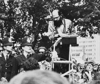 Sing In. American beat poet and pot preacher Allen Ginsberg gives out with an Indian style chant at a hippie meeting in London s Hyde Park. Gingberg said we may not be able to turn on with the pot (marijuana), but at least we can turn on with a chant . The meeting was a kind of flower power demonstration or loving protest, generally aimed at getting the smoking of pot legalised. Some hippies pelted icy calm police with flowers, yelling we love you, we love you . Passing tourists were puzzled to find themselves being photographed by the hippies who took great interest in the straight people as hippies call anyone who looks and behaves normally. London, England. 16 July 1967., London England United Kingdom Copyright: Topfoto  !ACHTUNG AUFNAHMEDATUM GESCHÄTZT! UnitedArchives1337357