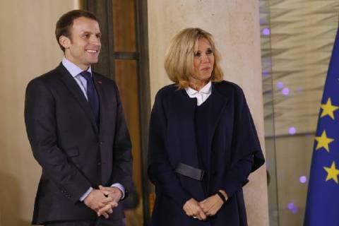 Emmanuel Macron - Brigitte Macron HANDBALL : Emmanuel Macron recoit les Handballeuses Francaises a l Elysee - 18 12 2017 MichaelBaucher Panoramic 