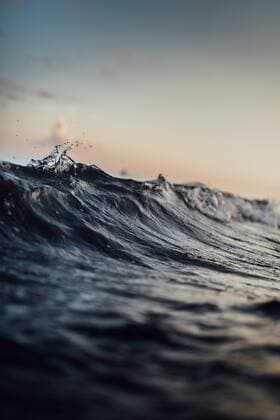 Norderney. 08 OKT 2017. Wellen in der Nordsee vor den ostfriesischen Inseln. Leichte Brandung. Windstärke 6. NORDSEE. Ostfriesische Inseln. *** Norderney 08 Oct 2017 waves in the North Sea off the East Frisian Islands light surf wind force 6 North East Frisian Islands Copyright: JanisMEYER Priller&MAUG JMY0F9833X