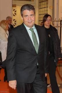 Hannover 19 12 2017 HCC awarding Leibniz ring on Hans Georg Näder Chief of the medical and prosthetic manufacturer Otto Bock from Duderstadt district of Göttingen Sigmar Gabriel
