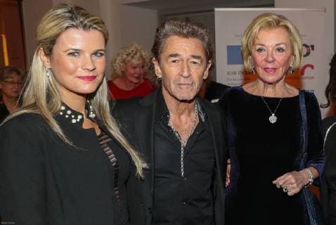 Hannover 19 12 2017 HCC awarding Leibniz ring on Hans Georg Näder Chief of the medical and prosthetic manufacturer Otto Bock from Duderstadt district of Göttingen left Hendrikje Balsmeyer girlfriend of Peter Maffay Peter Maffay Liz Mohn