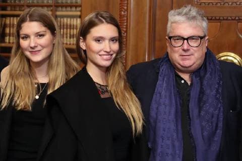 Hannover 19 12 2017 Hans Georg Näder carries in the Golden Book of the city a City Hall Council room with his fiancée Nathalie Scheil and his daughter Georgia links