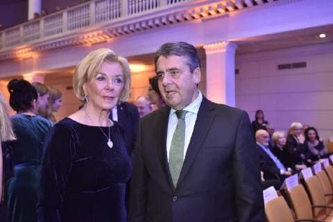 Leibniz-Ring-Verleihung in Hannover 19.12.17, Hannover , - Verleihung Leibnizring Kuppelsaal und Leibnizsaal Liz Mohn Sigmar Gabriel -