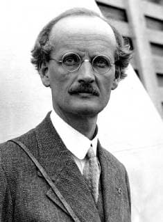 Sees 500 mile plane speed near. Predicting that commercial planes will travel at speeds up to 500 mile an hour in the near future, Auguste Piccard, famous Belgian scientists who twice penetrated the stratosphere, is seen here. Aboard the SS Champlain on his arrival in New York, 21st. June. 21 June 1933, Belgium Copyright: Topfoto  !ACHTUNG AUFNAHMEDATUM GESCHÄTZT! UnitedArchives1344821