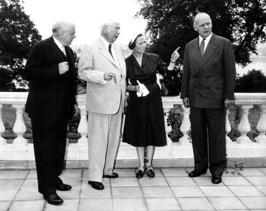Left-to-right: John J McCloy; President Theodor Heuss; Mrs Ellen McCloy; and Samuel Reber, political adviser and Deputy High Commissioner. 9 July 1952, Bonn North Rhine-Westphalia Germany Copyright: Topfoto  !ACHTUNG AUFNAHMEDATUM GESCHÄTZT! UnitedArchives1345856