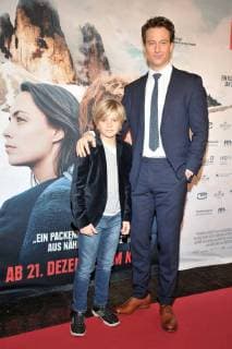 Arian Montgomery Alexander Fehling arriving for the premiere three peaks in Kino international in Berlin on 20 12 2017