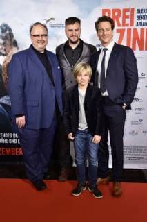 Christopher Ott Jan Zabeil Arian Montgomery and Alexander Fehling at the premiere of the movie three peaks three peaks in the international cinema Berlin 20 12 2017 Foto:xN.xKubelkax xFuturexImage