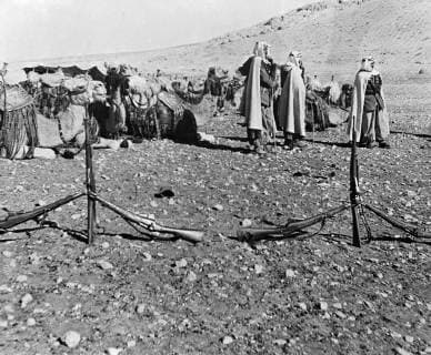 Latest reports from Palestine , following the end of the British mandate at midnight last night , say that Egyptian and Transjordan troops have invaded Palestine, and Syrian and Lebanese troops are poised on the borders. The actual invasions reported have begun several hours before Britain s mandate ended. Photo shows ; This latest picture shows Arab guerilla forces wating for the command to move into Palestine. 15 May 1948, Israel Copyright: Topfoto  !ACHTUNG AUFNAHMEDATUM GESCHÄTZT! UnitedArchives1379553