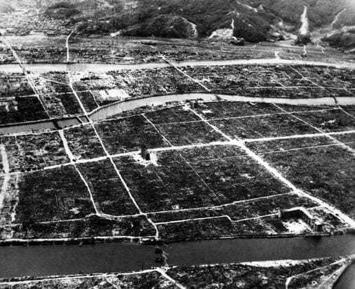 IMAGO History, Zweiter Weltkrieg: 1939 - 1945 Hiroshima - only the canals break up the blanket of mass destruction over Hiroshima after the first atomic bomb was dropped on the Japanese city on 6 August 1945 2 September 1945, Hiroshima Japan Copyright: Topfoto  !ACHTUNG AUFNAHMEDATUM GESCHÄTZT! UnitedArchives1380701