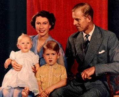 Princess Elizabeth and Prince Philip with Prince Charles and Princess Anne as a baby 1951, United Kingdom England Copyright: Topfoto  !ACHTUNG AUFNAHMEDATUM GESCHÄTZT! UnitedArchives1391129