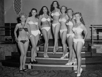 A World bikini competition is now being held in London ,and this afternoon at the Empire Rooms Tottenham Court Road , London , the girls from all parts of the world appeared before the judges , before passing on to the finals , which are taking place in the Lyceum , Strand. Photo shows: Jacqueline Lemoine ( France ) , Lilly Jacobson ( Denmark ) , unknown , Kerstin Hakansson ( Sweden ) , Brenda Mee ( UK ) , Laura Davies , unknown 27 July 1951, United Kingdom England Copyright: Topfoto  !ACHTUNG AUFNAHMEDATUM GESCHÄTZT! UnitedArchives1395521