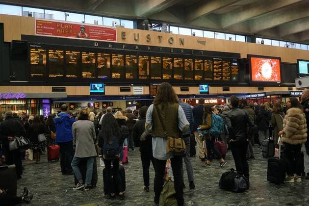 Holiday season commuters wait for their train at London s Euston station. DECEMBER 22nd 2017  SLIx172908