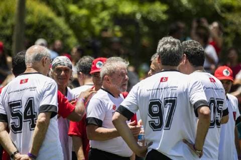 December 23, 2017 - Sao Paulo, Sao Paulo, Brazil - Dez, 2017 - Sao Paulo, Sao Paulo, Brazil - Former Brazilian president LUIZ INACIO LULA DA SILVA participated in a soccer match with other politicians and people to celebrate the inauguration of the football field Doctor Socrates Brasileiro, in the city of Guararema, in the state of Sao Paulo, on Saturday (23) Sao Paulo Brazil - ZUMAc168 20171223_zap_c168_004 Copyright: xMarceloxChellox