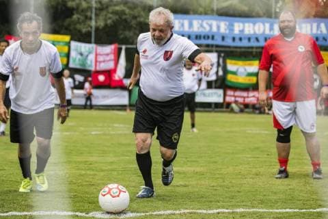 December 23, 2017 - Sao Paulo, Sao Paulo, Brazil - Dez, 2017 - Sao Paulo, Sao Paulo, Brazil - In the photo Lula scored a penalty goal. Former Brazilian president LUIZ INACIO LULA DA SILVA participated in a soccer match with other politicians and people to celebrate the inauguration of the football field Doctor Socrates Brasileiro, in the city of Guararema, in the state of Sao Paulo, on Saturday (23) Sao Paulo Brazil - ZUMAc168 20171223_zap_c168_009 Copyright: xMarceloxChellox