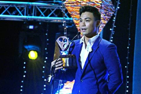 PH: 43rd Metro Manila Film Festival Awarding NIght Actor Edgar Allan Guzman, when he delivered his messages after he received his Best Supporting Actor from the movie Deadma Walking During the 43rd Metro Manila Film Festival (MMFF) Awarding Night (Gabi ng Parangal) at KIA Theatre, Araneta Center, Quezon City on December 27, 2017. Quezon Philippines  GregorioxB.xDantesxJr.