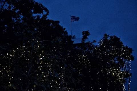 December 28, 2017 - Athens, Greece - Christmas lighted tree seen on Syntagma Square during the Christmas concert of Big Band of Greek Army on Syntagma Square. Athens Greece - ZUMAs197 20171228_zaa_s197_010 Copyright: xGiorgosxZachosx