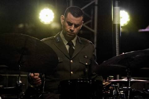 December 28, 2017 - Athens, Greece - Drummer seen playing during the Christmas concert of Big Band of Greek Army on Syntagma Square. Athens Greece - ZUMAs197 20171228_zaa_s197_019 Copyright: xGiorgosxZachosx
