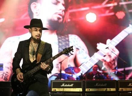 USA: 2017 Wall Street Rocks NEW YORK, NY - NOVEMBER 29: Musician Dave Navarro performs at America Salutes You and Wall Street Rocks Presents Guitar Legends For Heroes at Terminal 5 on November 29, 2017 in New York City. New York New York United States  DebbyxWong