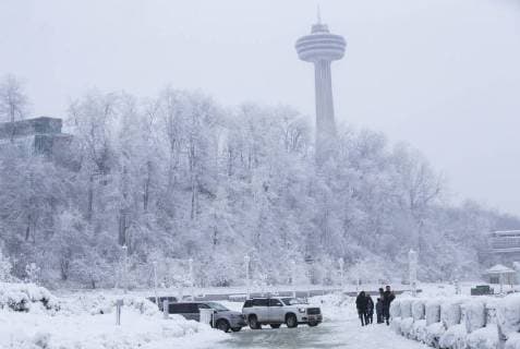 (171230) -- ONTARIO, Dec. 30, 2017 -- People visit the Niagara Falls during extreme cold weather in Ontario, Canada, on Dec. 30, 2017. Canada experienced extreme cold weather recently. ) CANADA-ONTARIO-EXTREME COLD WEATHER ZouxZheng 