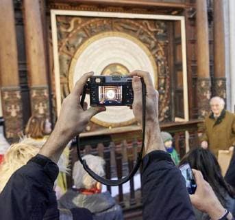 In the Rostock Church 1 is the new year s day 1 2018 unveiled the new calendar of the historical astronomical clock and set in motion the clock got valid for only for the fifth time in their 546-year history a new calendar the new disc to up to 2150 be the old calendar was since the 1 January 1885 in operation and had to be renewe Copyright: ThomasxHäntzschelx xnordlicht