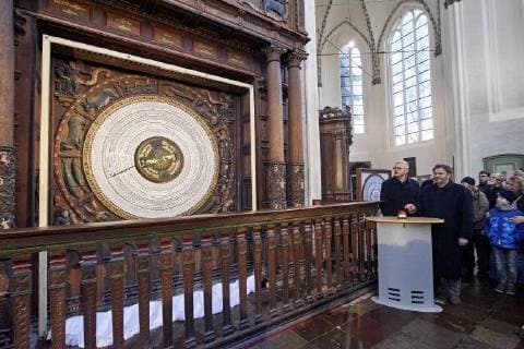In the Rostock Church 1 is the new year s day 1 2018 unveiled the new calendar of the historical astronomical clock and set in motion the clock got valid for only for the fifth time in their 546-year history a new calendar the new disc to up to 2150 be the old calendar was since the 1 January 1885 in operation and had to be renewe Copyright: ThomasxHäntzschelx xnordlicht