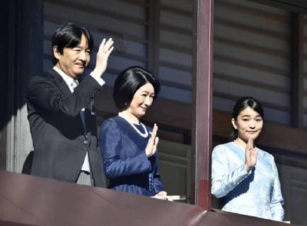 Imperial family offers New Year s greetings Japanese Princess Mako (R) waves to well-wishers alongside her parents Prince Akishino (L) and Princess Kiko at the Imperial Palace in Tokyo on Jan. 2, 2018. 