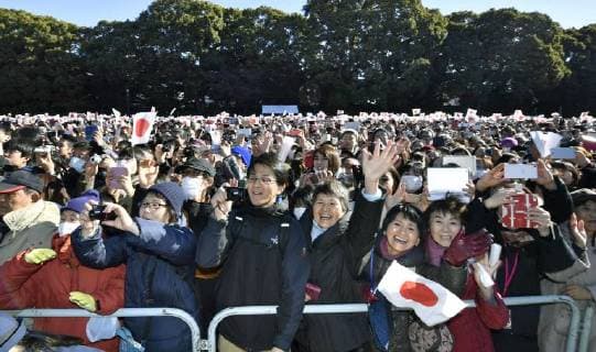 Imperial family offers New Year s greetings People gather at the Imperial Palace in Tokyo on Jan. 2, 2018, to hear Japanese Emperor Akihito s New Year s greetings. 