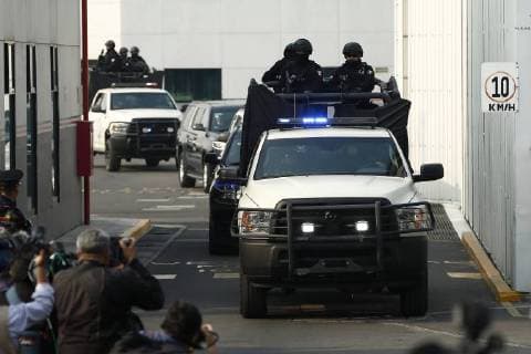 A caravan of official vehicles escorts ex-governor of the state of Quintana Roo, Roberto Borge, during his transfer from the hangar of the Attorney General s Office of the Mexican capital, to the Nezahualcoyotl prison, to face the accusations of corruption, after being extradited from Panama, where he was arrested last June, Mexico City, Mexico, 04 January 2018. Borge who governed the southeastern state of Quintana Roo from 2011 to 2016 by the ruling Institutional Revolutionary Party (PRI), will be tried on federal and common law charges, including money laundering, illicit use of power, embezzlement (misappropriation of public funds ) and irregular performance of the public function. Former Governor Borge arrives in Mexico from Panama to face justice !ACHTUNG: NUR REDAKTIONELLE NUTZUNG!  Copyright: xJoséxMéndezx MEX02 20180105-636507093219444218