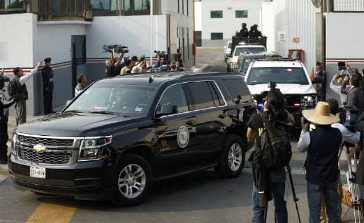 A caravan of official vehicles escorts ex-governor of the state of Quintana Roo, Roberto Borge, during his transfer from the hangar of the Attorney General s Office of the Mexican capital, to the Nezahualcoyotl prison, to face the accusations of corruption, after being extradited from Panama, where he was arrested last June, Mexico City, Mexico, 04 January 2018. Borge who governed the southeastern state of Quintana Roo from 2011 to 2016 by the ruling Institutional Revolutionary Party (PRI), will be tried on federal and common law charges, including money laundering, illicit use of power, embezzlement (misappropriation of public funds ) and irregular performance of the public function. Former Governor Borge arrives in Mexico from Panama to face justice !ACHTUNG: NUR REDAKTIONELLE NUTZUNG!  Copyright: xJoséxMéndezx MEX04 20180105-636507093247212040