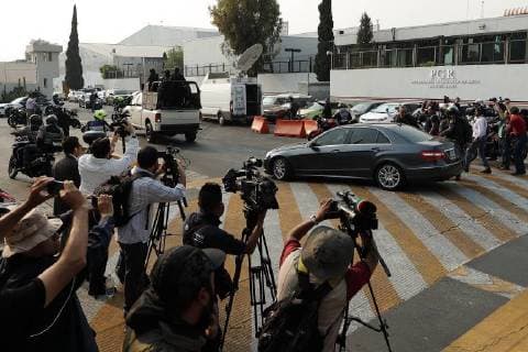 A caravan of official vehicles escorts ex-governor of the state of Quintana Roo, Roberto Borge, during his transfer from the hangar of the Attorney General s Office of the Mexican capital, to the Nezahualcoyotl prison, to face the accusations of corruption, after being extradited from Panama, where he was arrested last June, Mexico City, Mexico, 04 January 2018. Borge who governed the southeastern state of Quintana Roo from 2011 to 2016 by the ruling Institutional Revolutionary Party (PRI), will be tried on federal and common law charges, including money laundering, illicit use of power, embezzlement (misappropriation of public funds ) and irregular performance of the public function. Former Governor Borge arrives in Mexico from Panama to face justice !ACHTUNG: NUR REDAKTIONELLE NUTZUNG!  Copyright: xJoséxMéndezx MEX07 20180105-636507093264371930