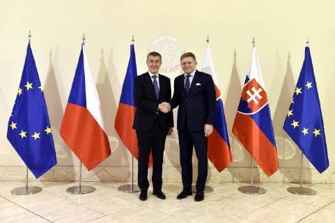 Bilder des Tages Czech Republic Prime Minister Andrej Babis, left, meets his Slovakian counterpart Robert Fico as he pays his first bilateral visit to Slovakia on Friday, January 5, 2018. (CTKxPhoto VaclavxSalek) CTKPhotoP201801050396201  sal 05