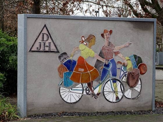 View the artwork of youth hostels in the area of youth hostel in Düsseldorf-Oberkassel hostel Düsseldorf artwork
