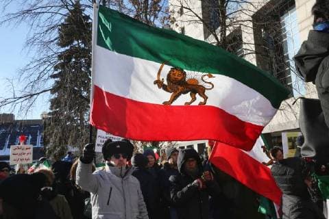 January 6, 2018 - Toronto, Ontario, Canada - Hundreds of Canadians took part in a protest against the Islamic Republic of Iran in Toronto, Ontario, Canada, on January 06, 2018. Protestors showed their solidarity with anti-government demonstrators in Iran and their support of a national uprising of the Iranian people. Protesters called for a regime change for social justice and freedom and democracy in Iran. There was a also a call that power in Iran be returned to Reza Pahlavi, the former Crown Prince of Iran and the last heir apparent to the defunct throne of the Imperial State of Iran and the current head of the exiled House of Pahlavi. Toronto Canada  - ZUMAn230 20180106_zaa_n230_1118 Copyright: xCreativexTouchxImagingxLtdx