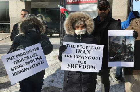 January 6, 2018 - Toronto, Ontario, Canada - Hundreds of Canadians take part in a protest against the Islamic Republic of Iran in Toronto, Ontario, Canada, on January 06, 2018. Protestors showed their solidarity with anti-government demonstrators in Iran and their support of a national uprising of the Iranian people. Protesters called for a regime change for social justice and freedom and democracy in Iran. There was a also a call that power in Iran be returned to Reza Pahlavi, the former Crown Prince of Iran and the last heir apparent to the defunct throne of the Imperial State of Iran and the current head of the exiled House of Pahlavi. Toronto Canada  - ZUMAn230 20180106_zaa_n230_1147 Copyright: xCreativexTouchxImagingxLtdx