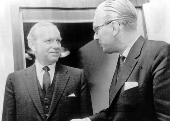 ROSWELL GILPATRICK WITH KAI-UWE VON HASSEL IN BONN ; 13 FEBRUARY 1963, Copyright: Topfoto  UnitedArchivesIPU451194