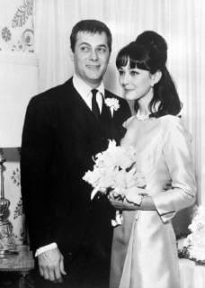 CHRISTINE KAUFMANN WEDS TONY CURTIS IN LAS VEGAS ; 13 FEBRUARY 1963, Copyright: Topfoto  UnitedArchivesIPU451205