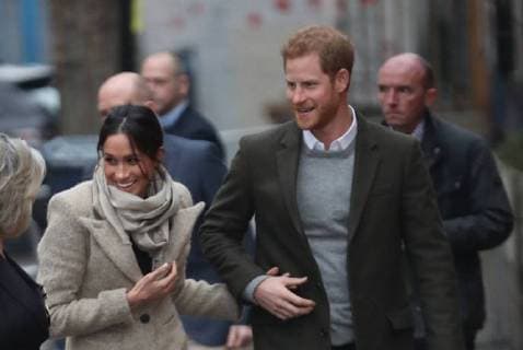 Entertainment Bilder der Woche Themen der Woche . 09 01 2018. London, United Kingdom. Prince Harry and Meghan Markle arriving at the Reprezent radio station in Brixton, south London.  xStephenxLockx xi-Imagesx IIM-16723-0009